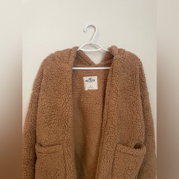 hollister super fuzzy coat. ask to see on. OBO - Picture 1 of 2